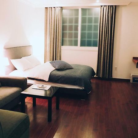 Gonggan Residence Hotel Geoje Bagian luar foto