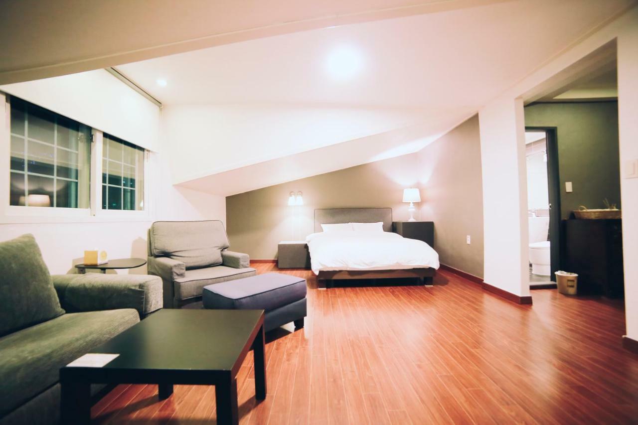 Gonggan Residence Hotel Geoje Bagian luar foto