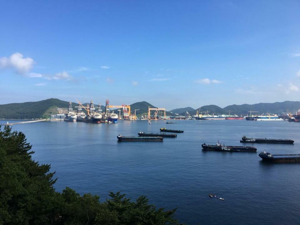 Gonggan Residence Hotel Geoje Bagian luar foto