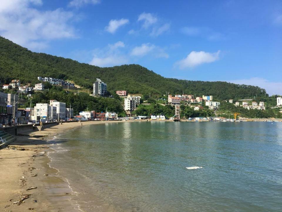 Gonggan Residence Hotel Geoje Bagian luar foto